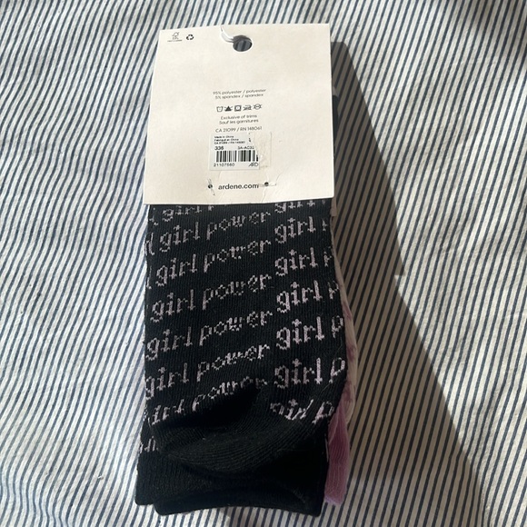 Hi, selling this comfortable crew socks for in size 5-9 - Picture 4 of 5